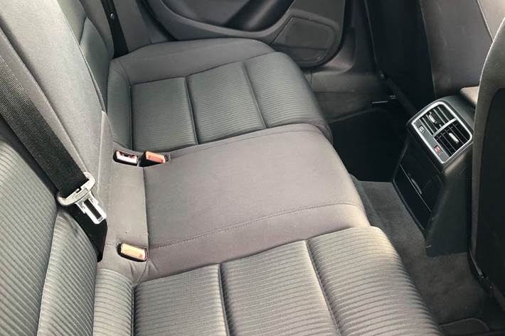 Grå Audi A4 fra 2014