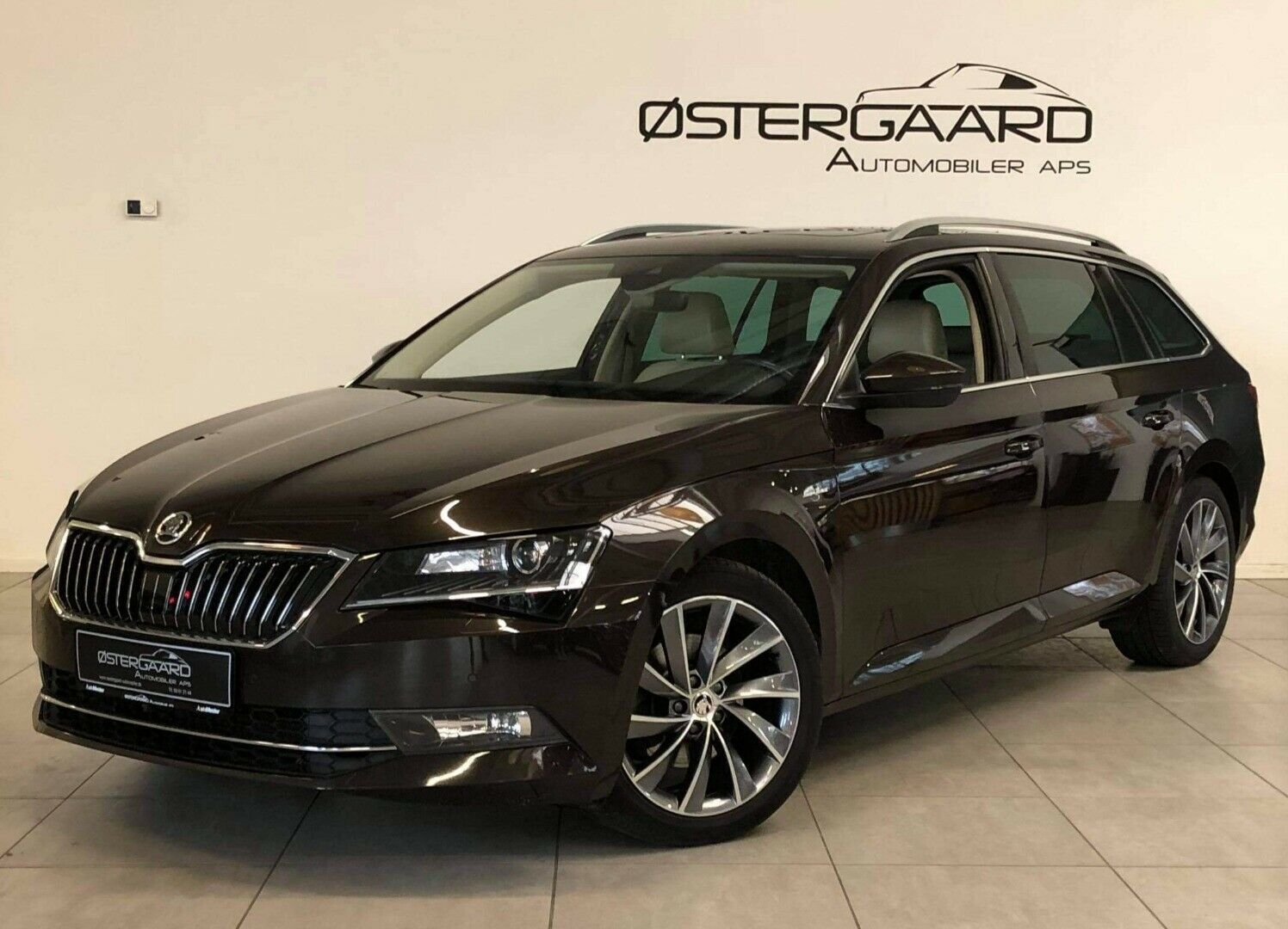 Brun Skoda Superb fra 2017