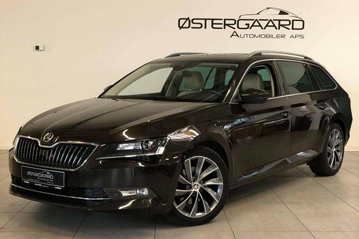 Brun Skoda Superb fra 2017