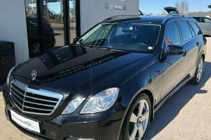Grå Mercedes E350 fra 2010