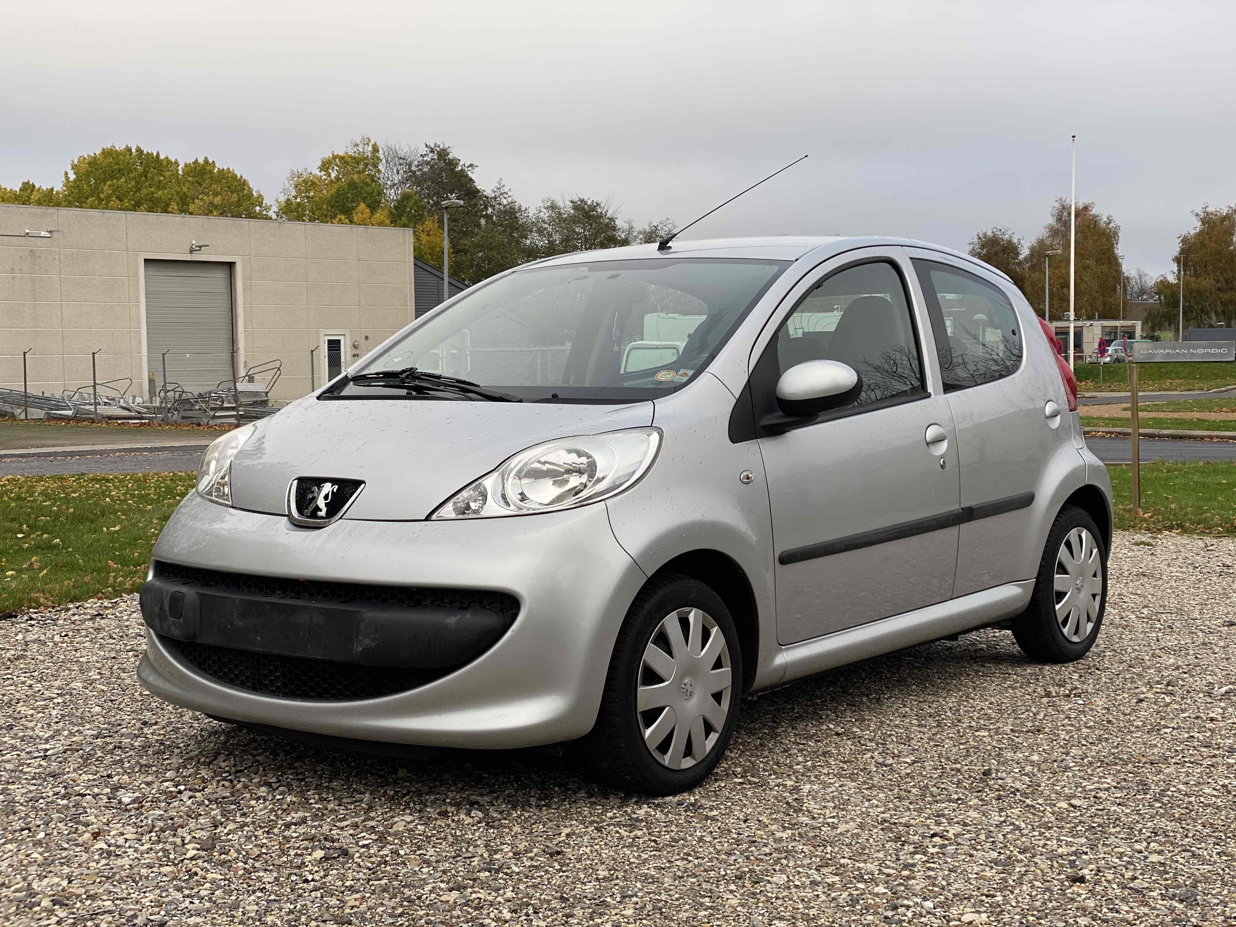 Sølv Peugeot 107 fra 2007
