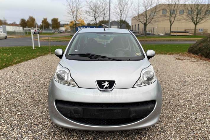 Sølv Peugeot 107 fra 2007