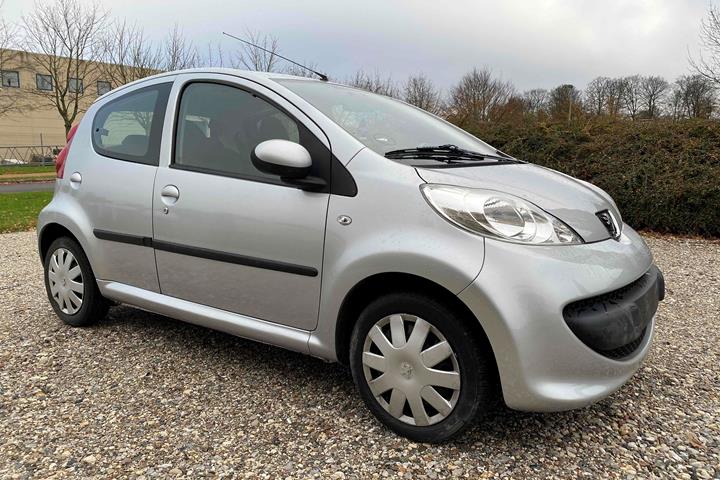 Sølv Peugeot 107 fra 2007