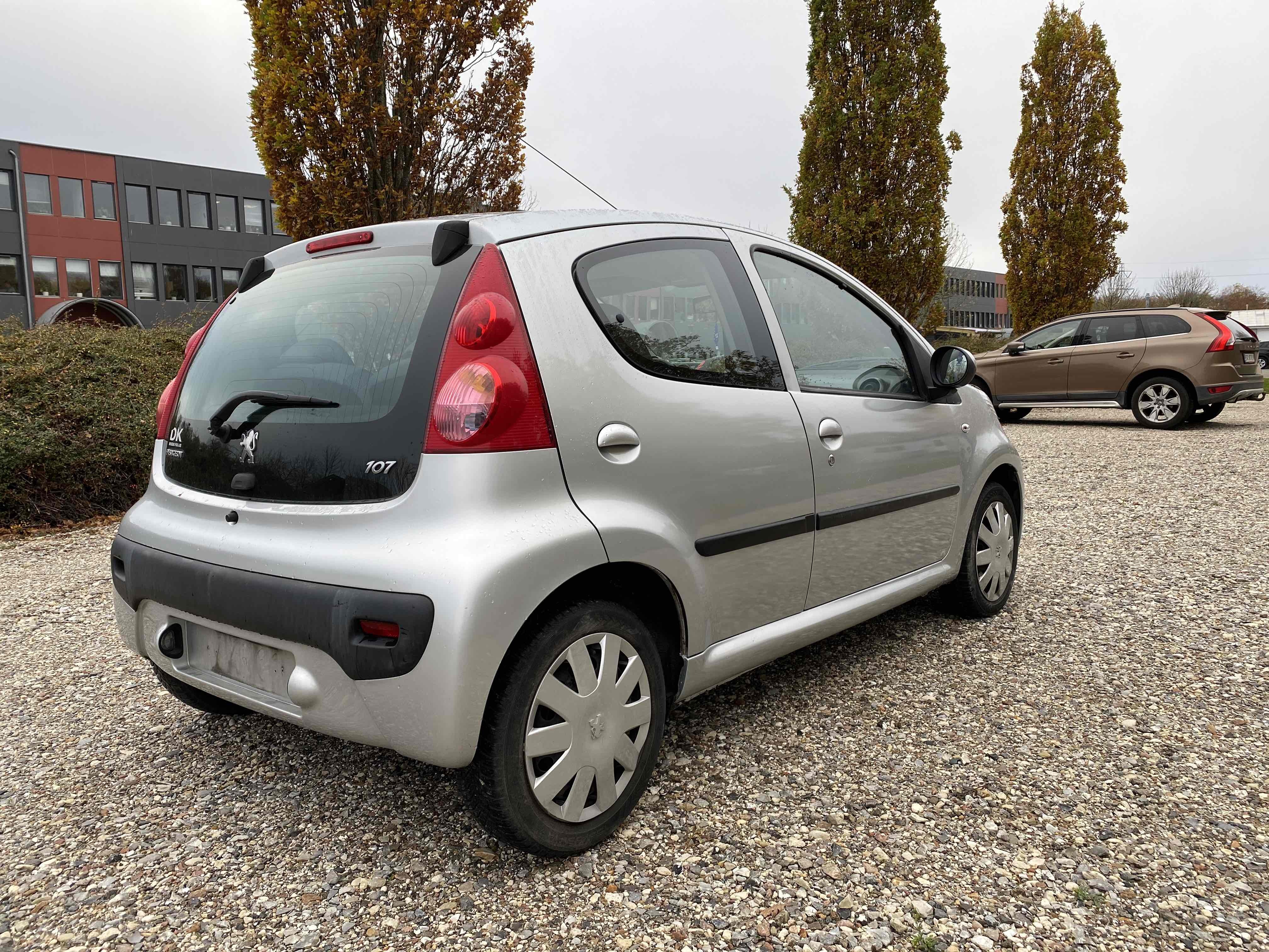Sølv Peugeot 107 fra 2007