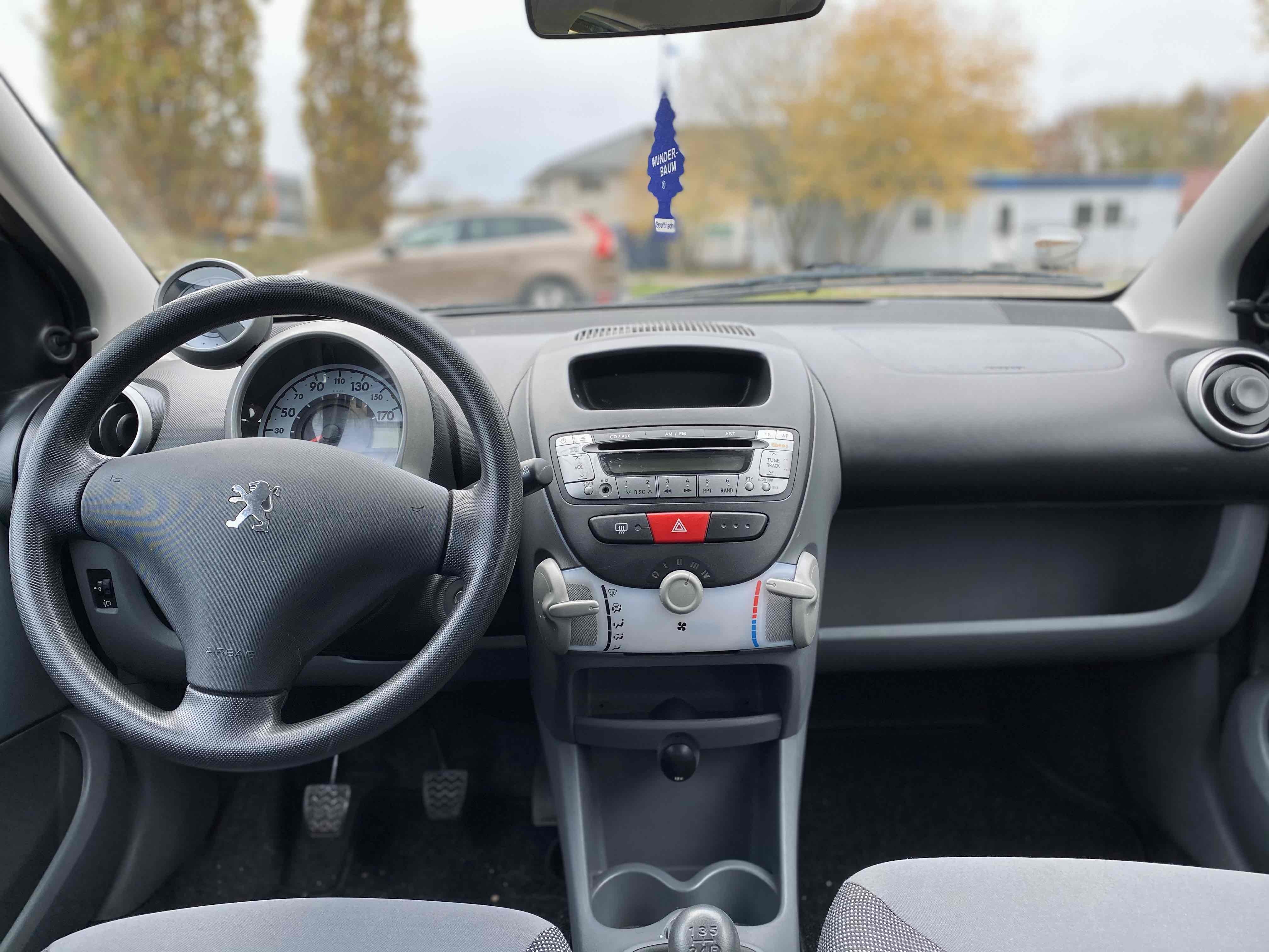 Sølv Peugeot 107 fra 2007