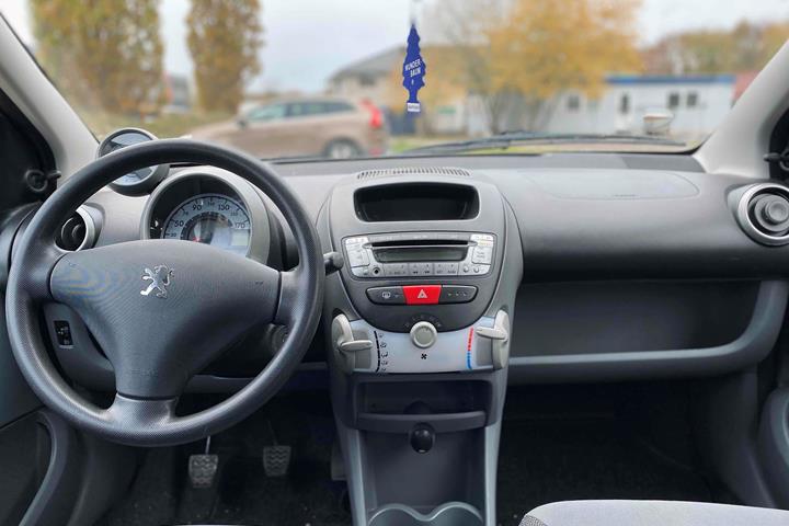 Sølv Peugeot 107 fra 2007