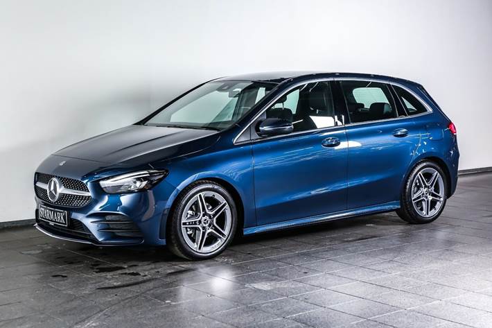 Blå Mercedes B200 fra 2020