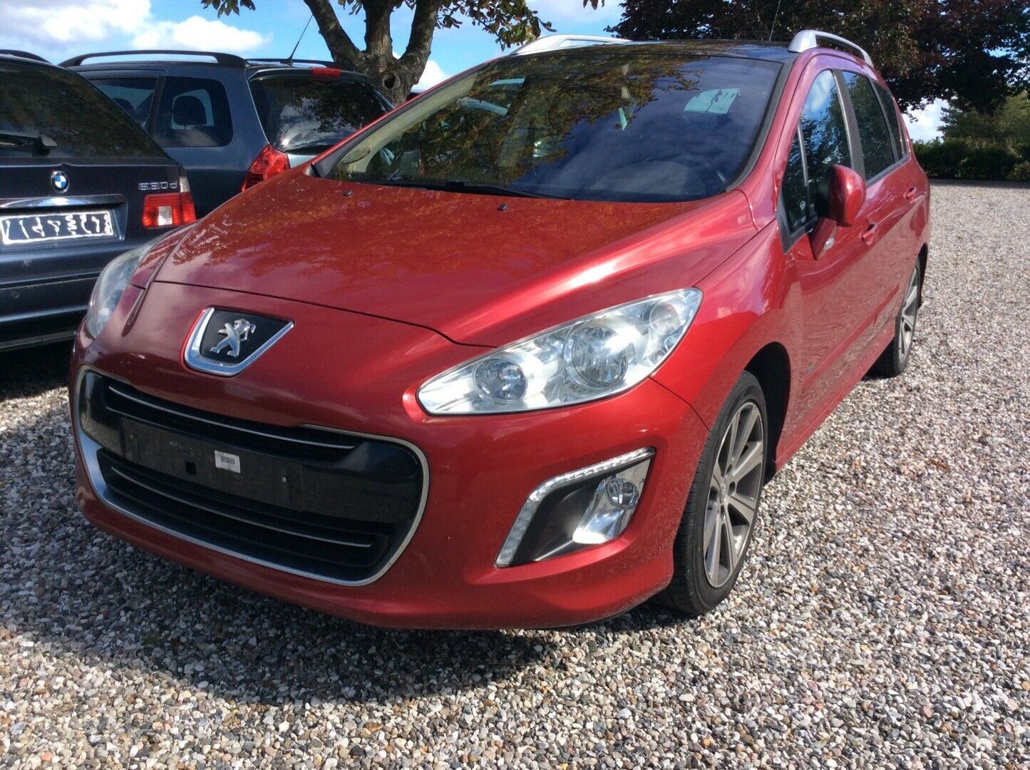 Rød Peugeot 308 fra 2013
