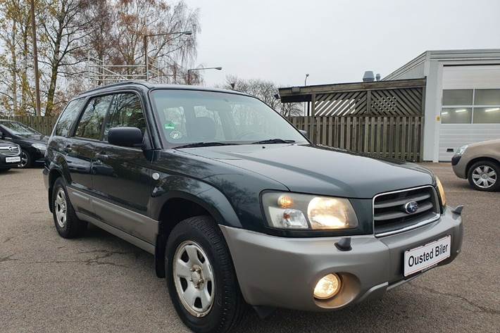 Grøn Subaru Forester fra 2005