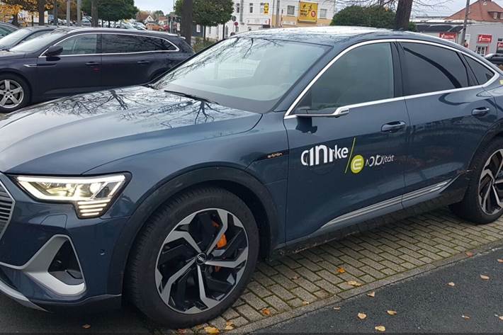 Blå Audi e-tron fra 2020