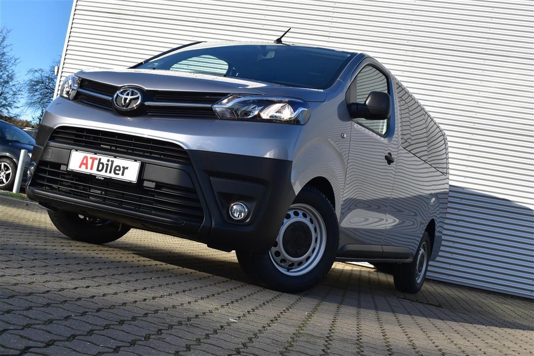 Grå Toyota Proace Verso fra 2021