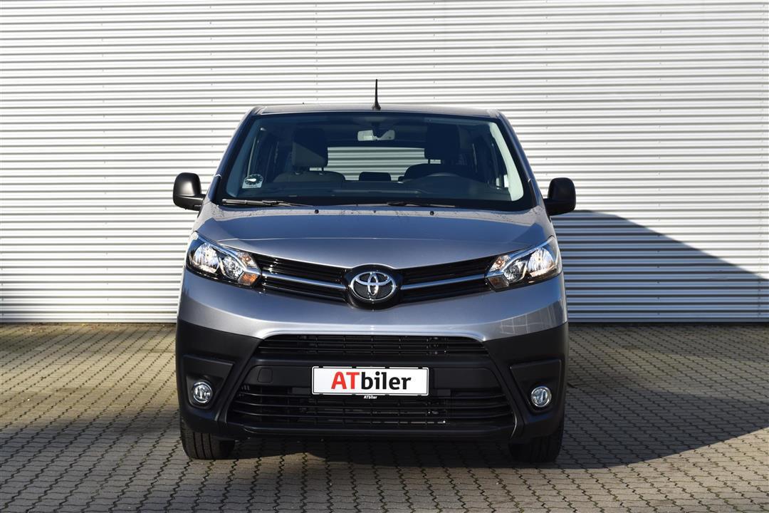 Grå Toyota Proace Verso fra 2021