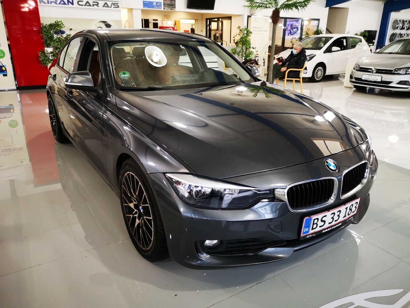 Grå BMW 320d fra 2013
