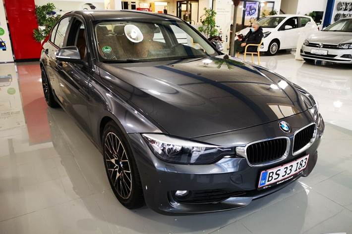 Grå BMW 320d fra 2013