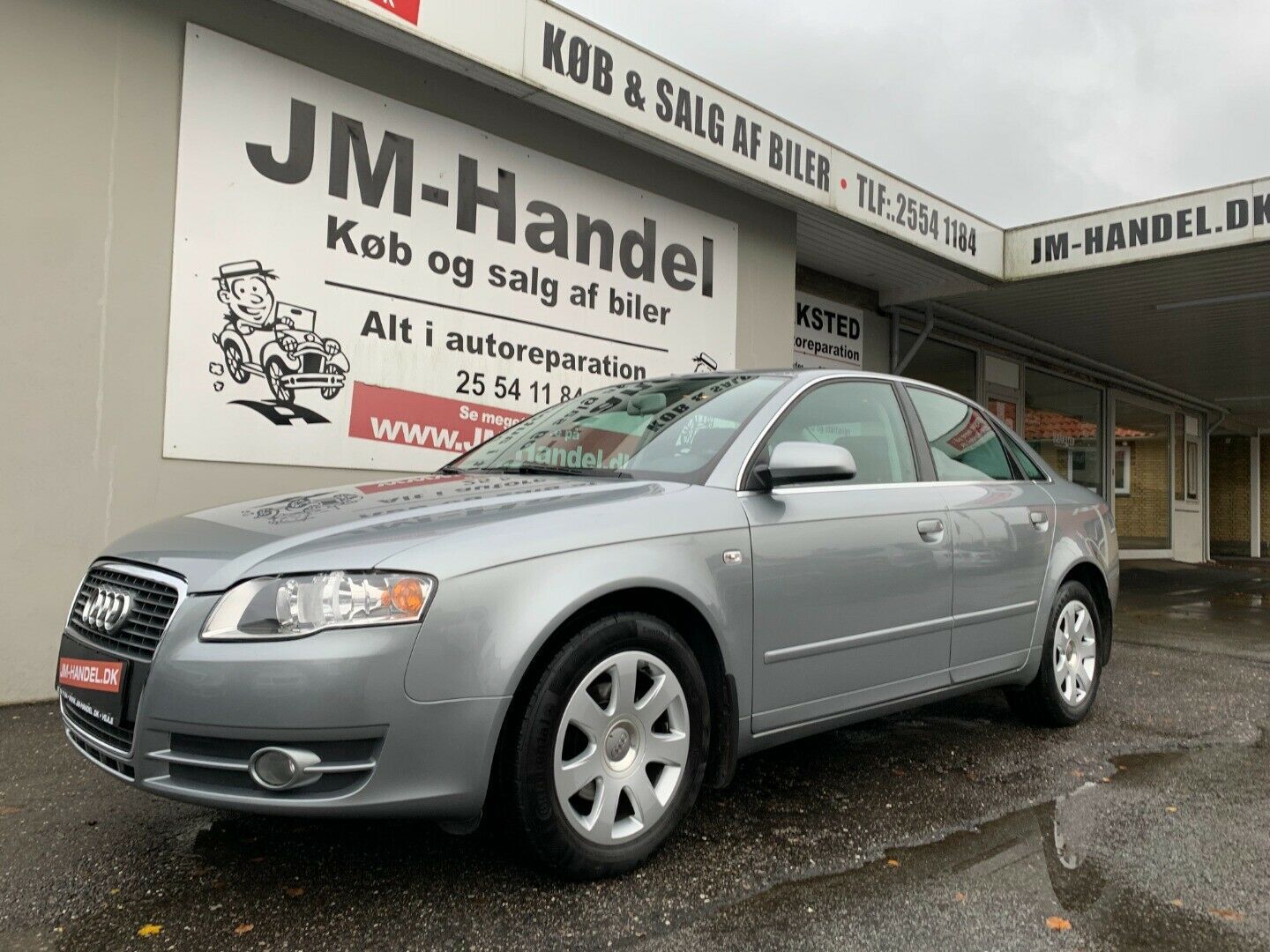 Grå Audi A4 fra 2005