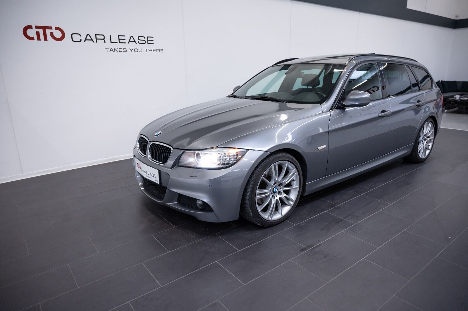 Grå BMW 318d fra 2012