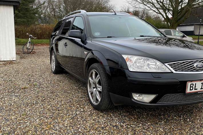 Sort Ford Mondeo fra 2006