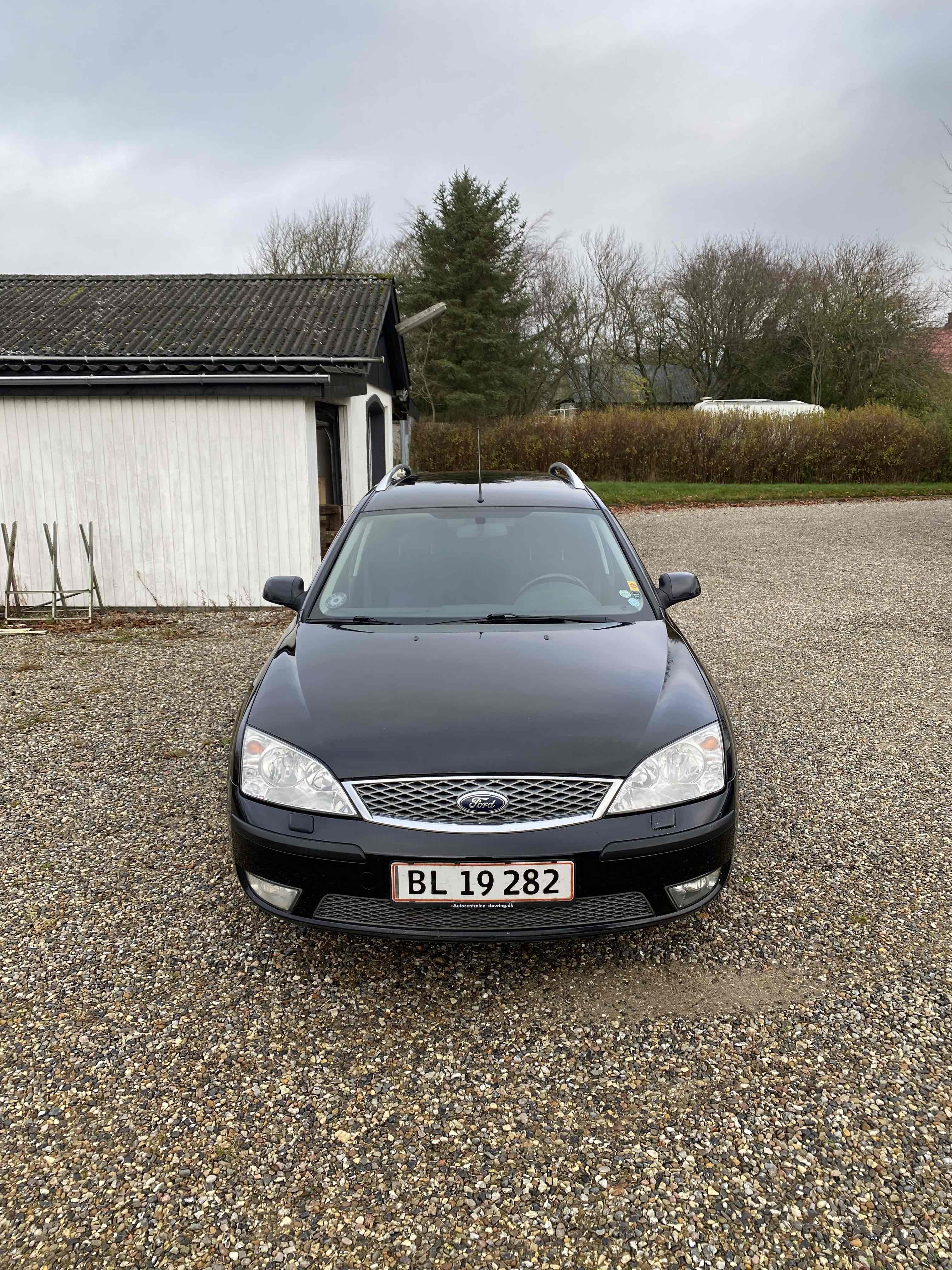 Sort Ford Mondeo fra 2006