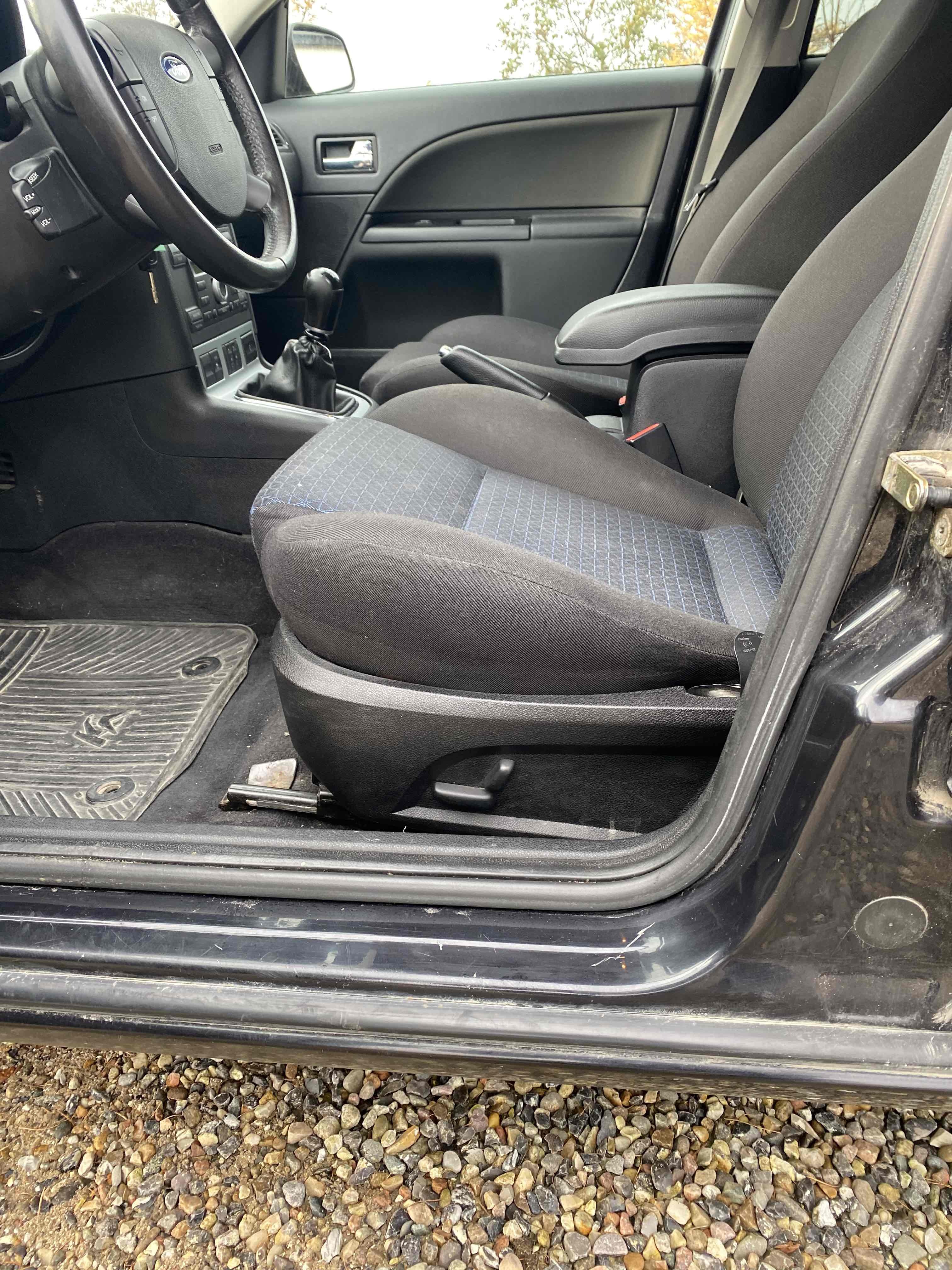 Sort Ford Mondeo fra 2006