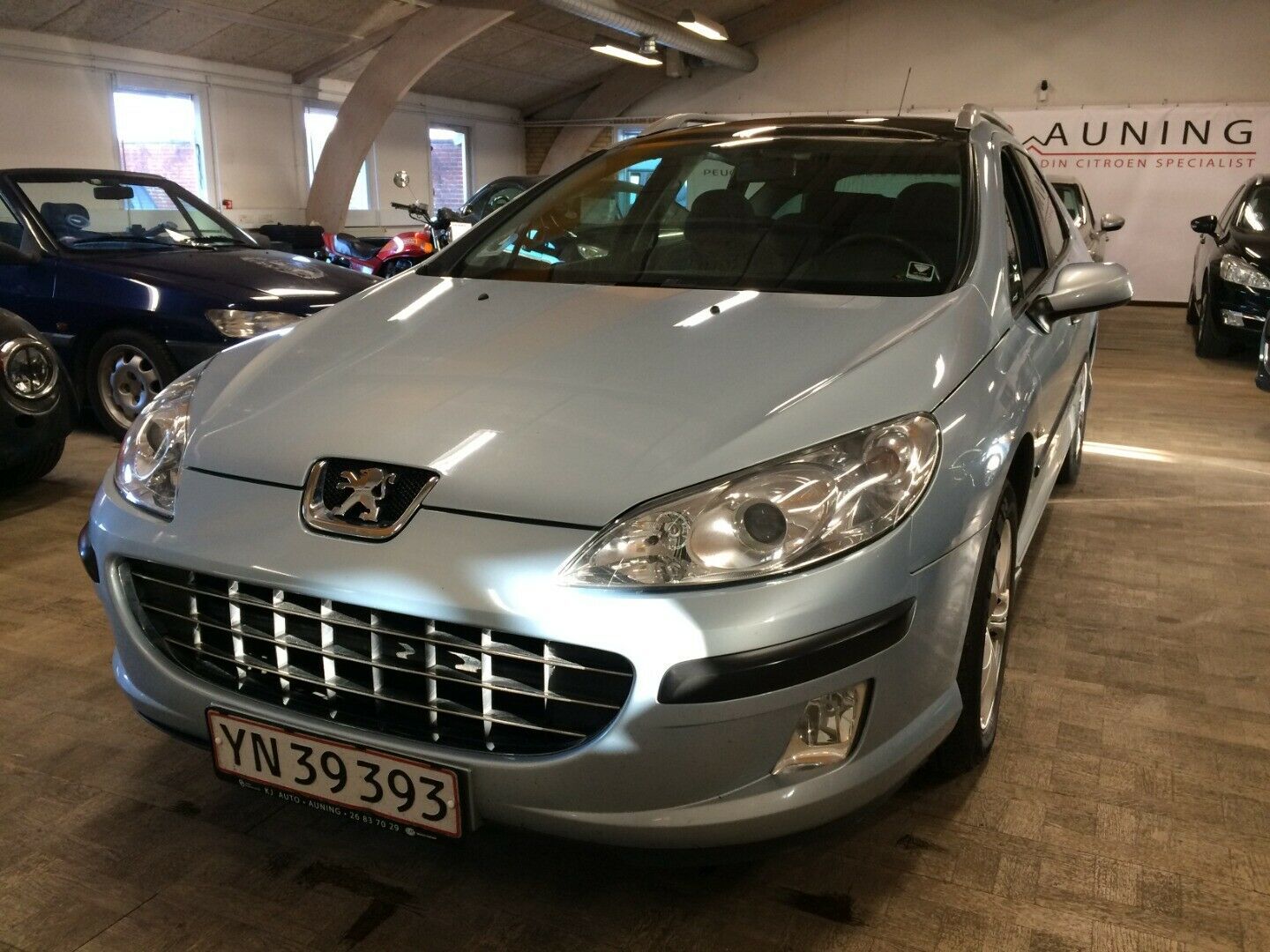 Blå Peugeot 407 fra 2004