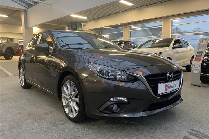 Brun Mazda 3 fra 2015