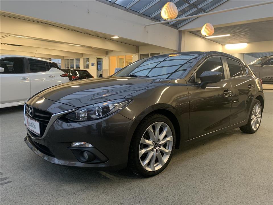 Brun Mazda 3 fra 2015