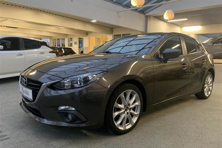 Brun Mazda 3 fra 2015