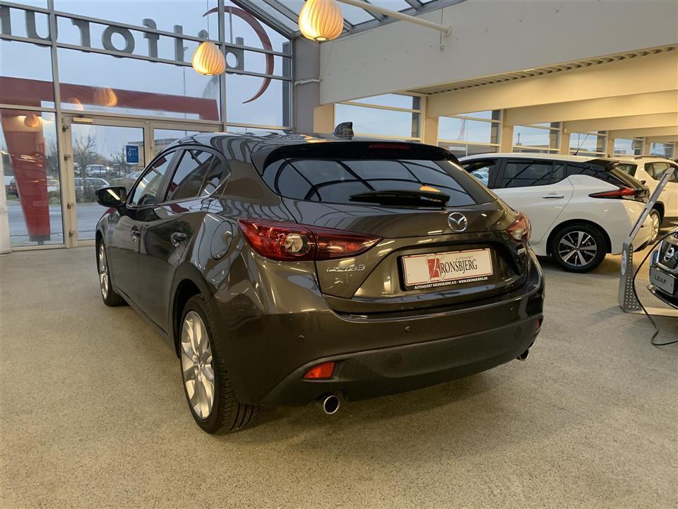 Brun Mazda 3 fra 2015