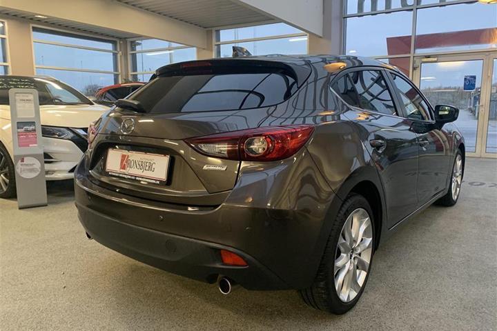 Brun Mazda 3 fra 2015