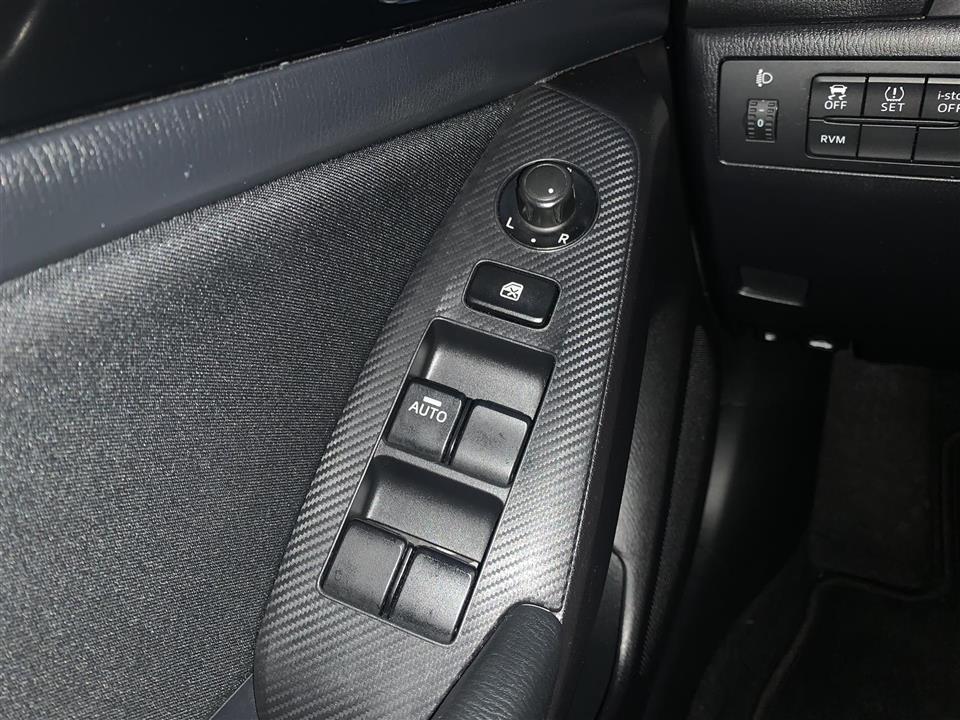 Brun Mazda 3 fra 2015