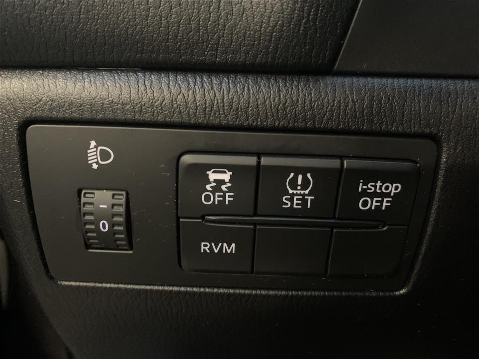 Brun Mazda 3 fra 2015