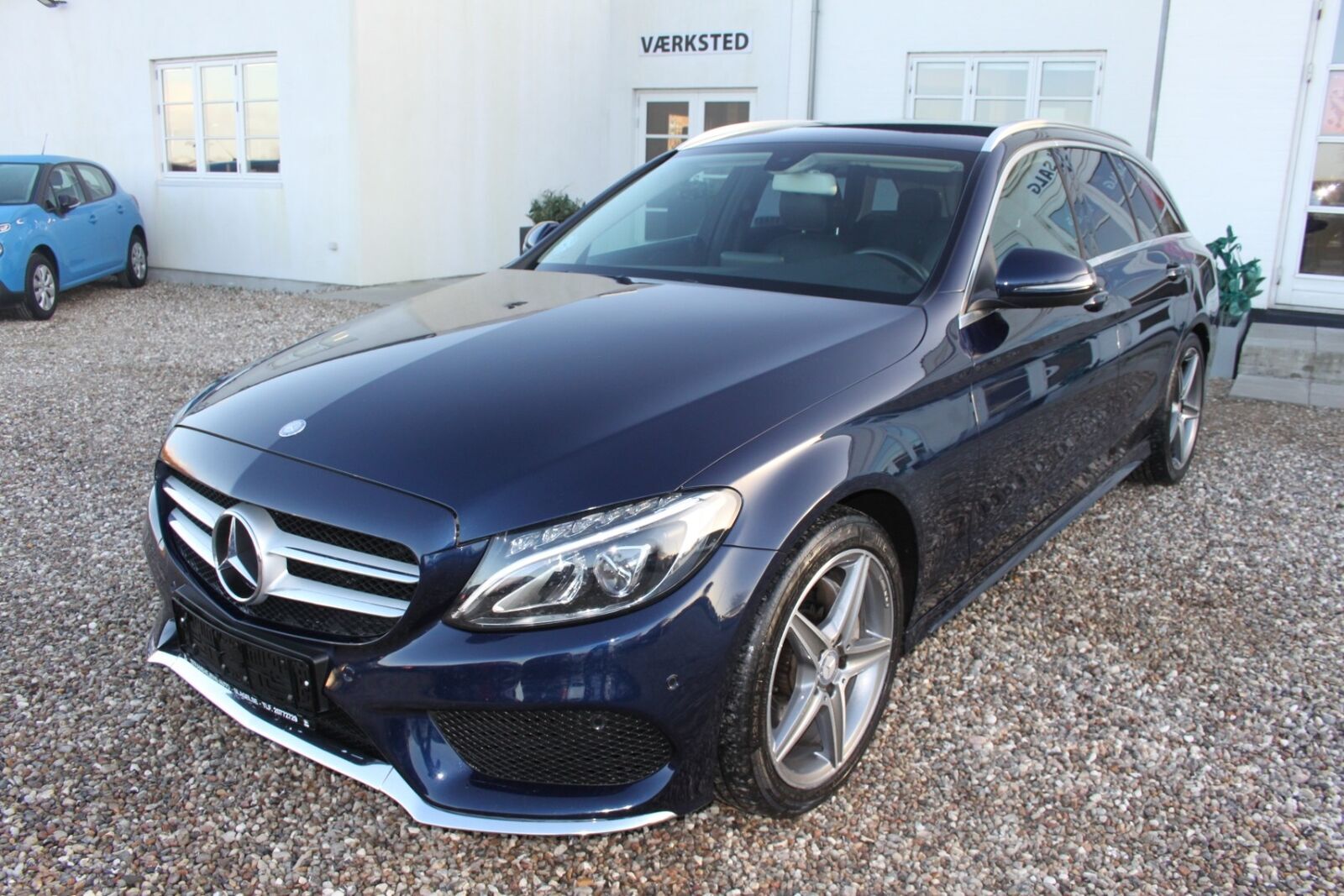 Blå Mercedes C220 d fra 2016