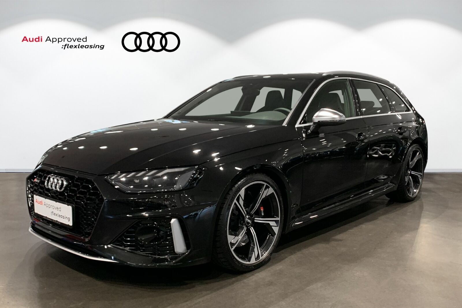 Grå Audi RS4 fra 2020