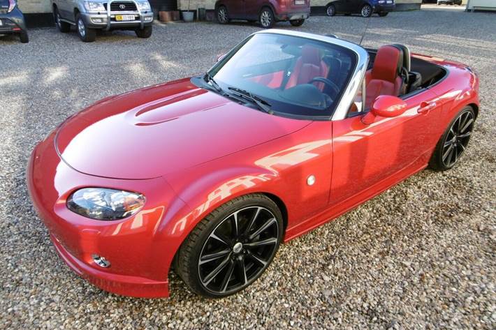 Grå Mazda MX-5 fra 2006