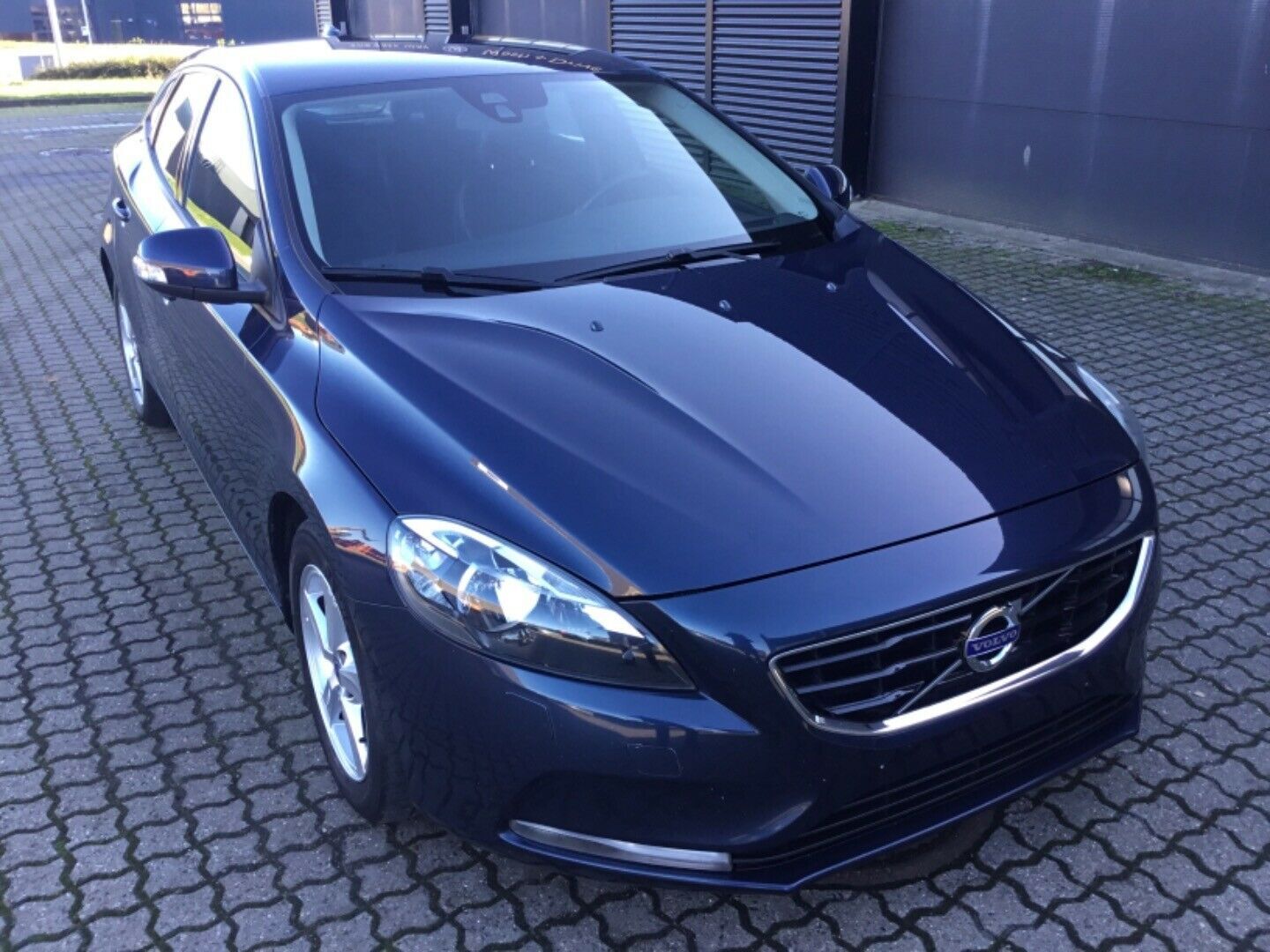 Blå Volvo V40 fra 2013