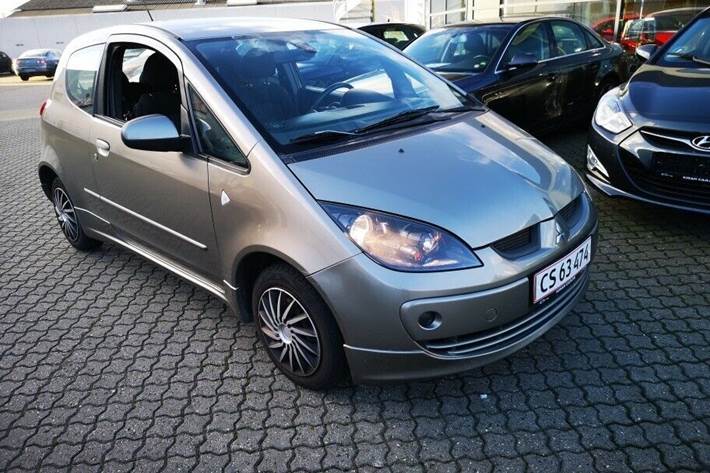 Brun Mitsubishi Colt fra 2008