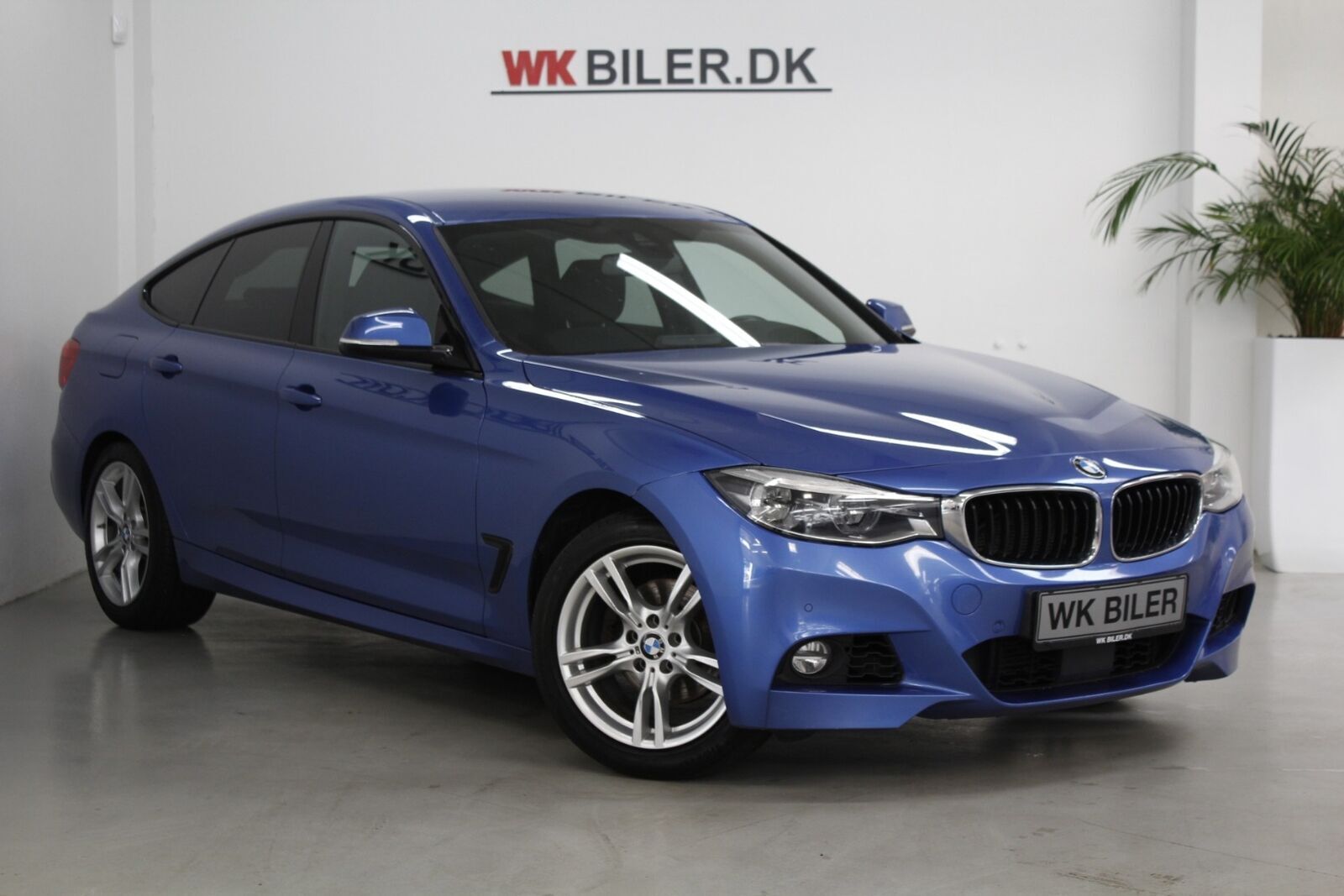 Blå BMW 320d fra 2017