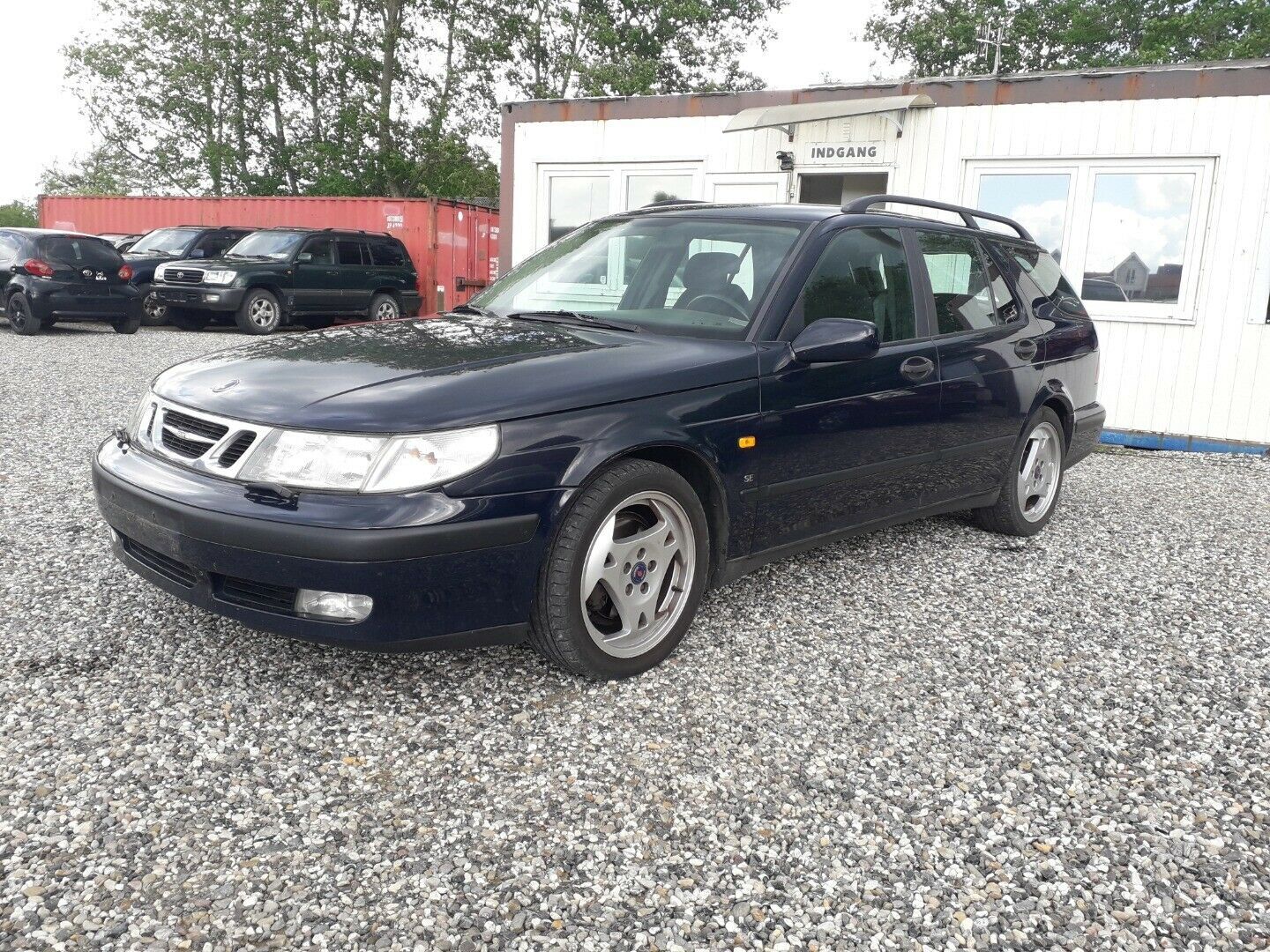 Grå Saab 9-5 fra 1999