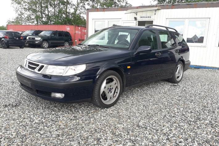 Grå Saab 9-5 fra 1999