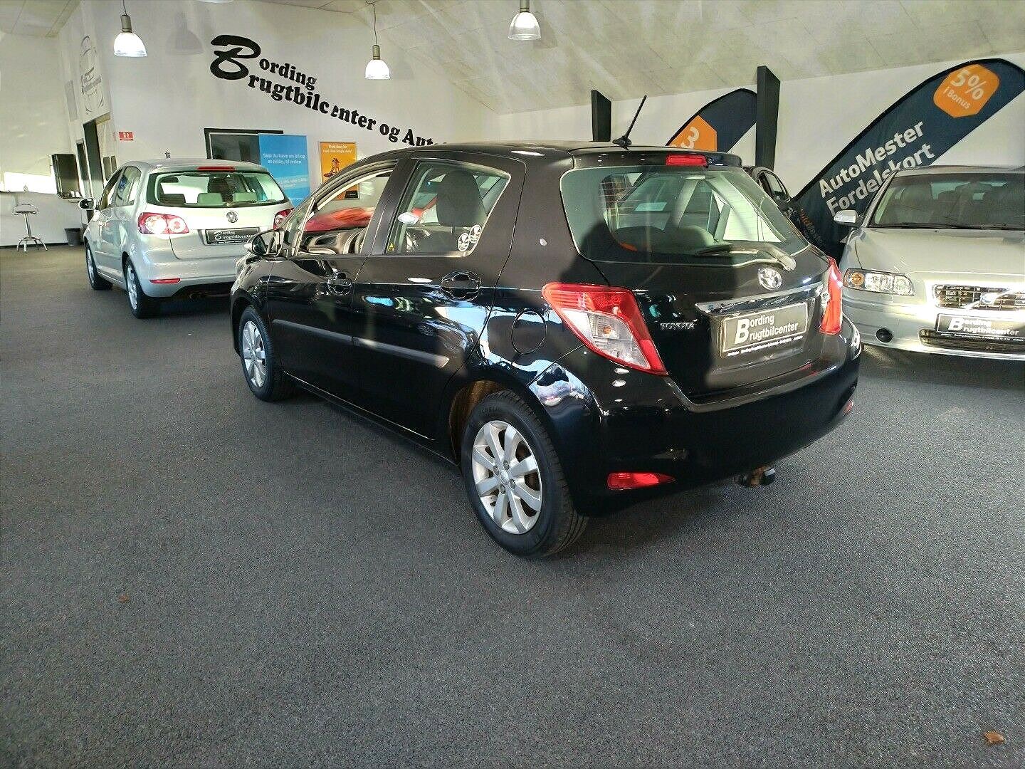 Sort Toyota Yaris fra 2012