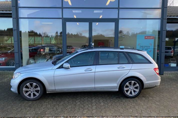 Grå Mercedes C200 fra 2008