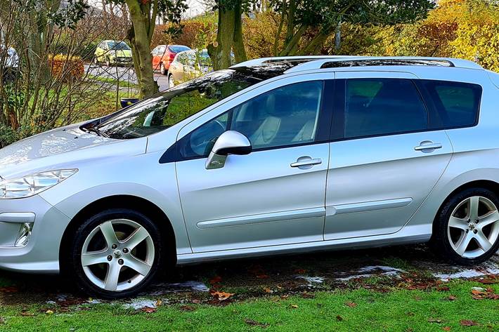 Sølv Peugeot 308 fra 2009