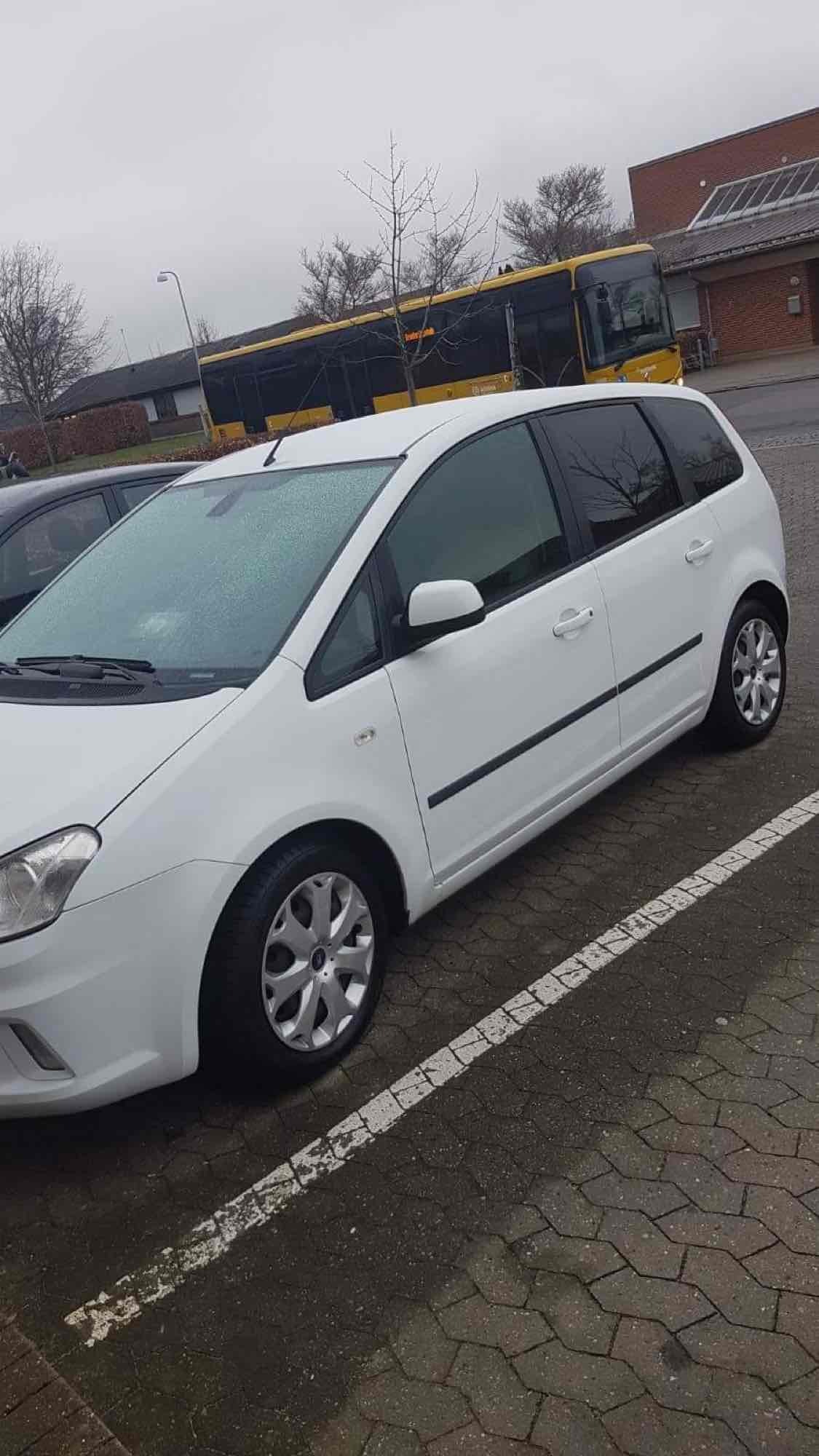 Hvid Ford C-MAX fra 2010
