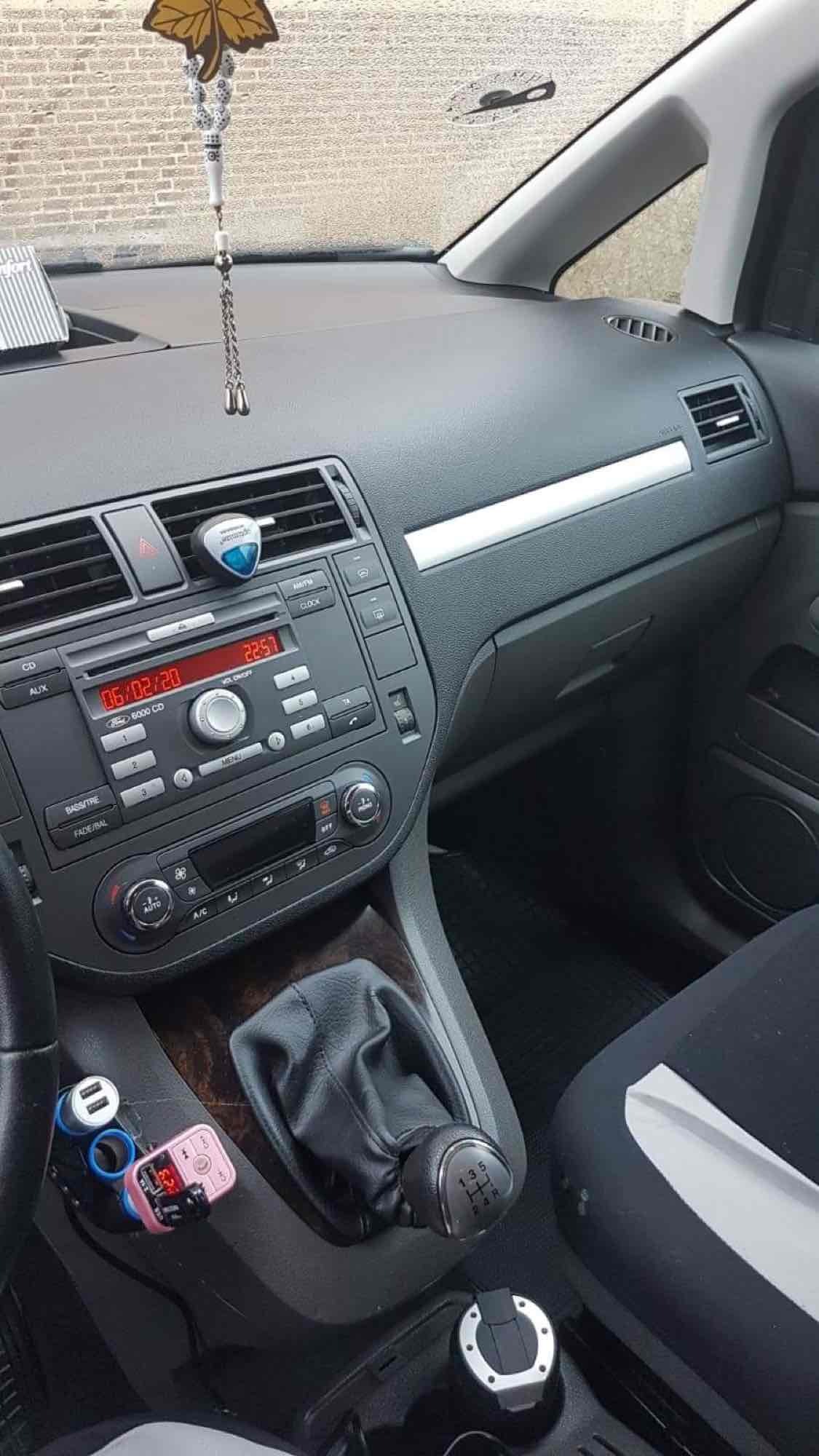 Hvid Ford C-MAX fra 2010
