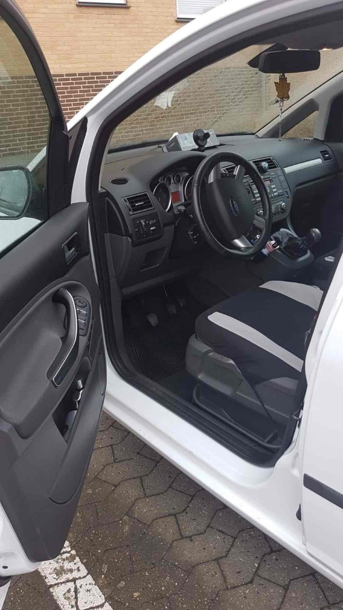Hvid Ford C-MAX fra 2010