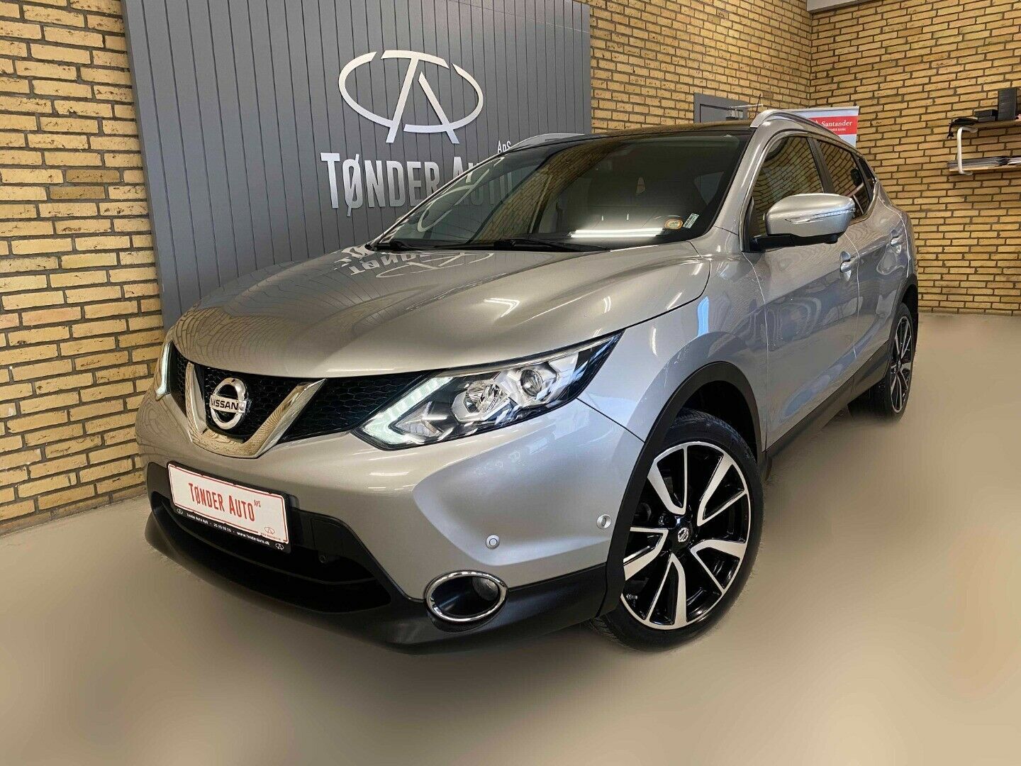 Grå Nissan Qashqai fra 2014