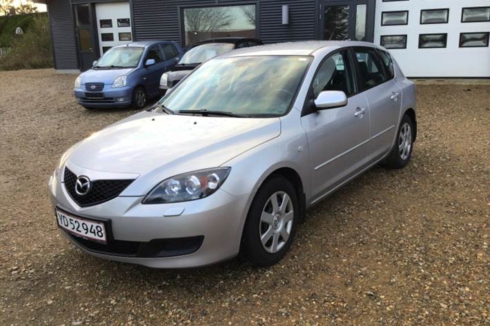 Grå Mazda 3 fra 2006