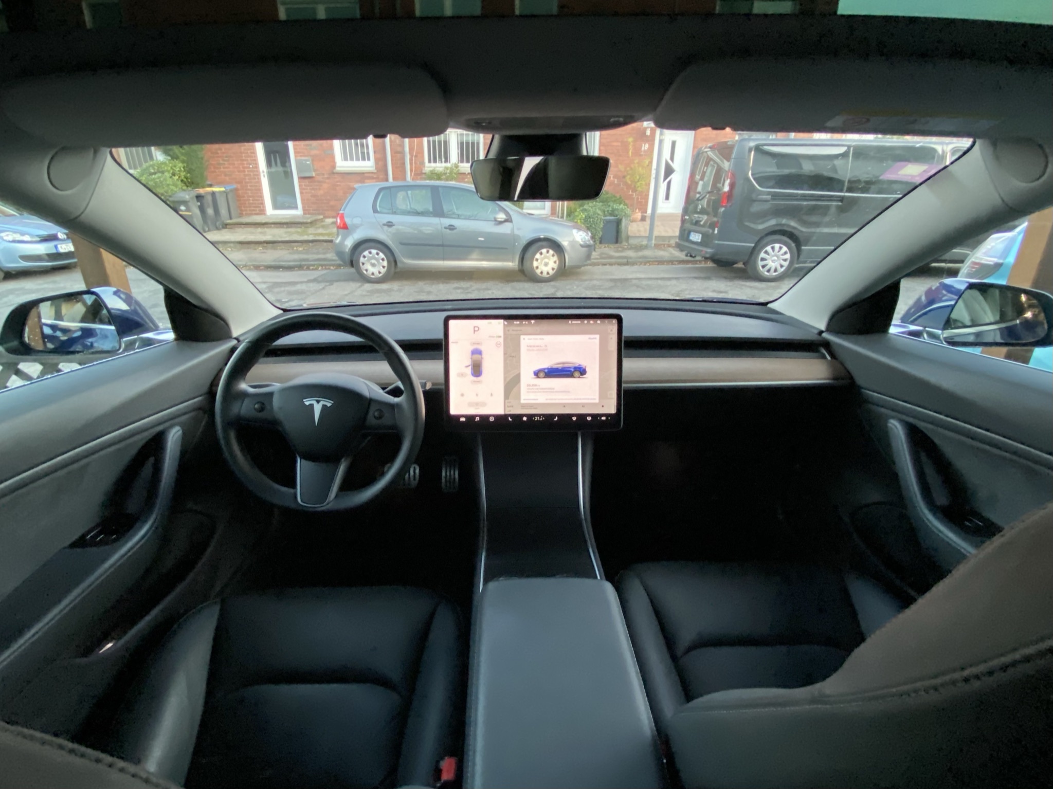 Blå Tesla Model 3 fra 2019