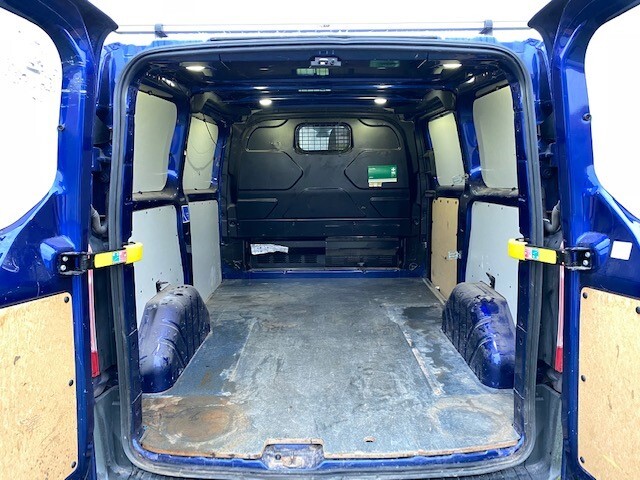 Blå Ford Transit fra 2015