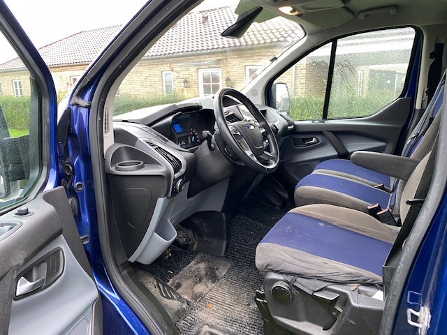 Blå Ford Transit fra 2015